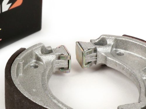 Fékpofák BGM PRO Ř=110x25mm YAMAHA BWs 50, Neos 50, Why, Axis, Slider, MBK Bosster 50, Ovetto 50, Flipper, Stunt, Forte, KEEWAY Flash, Focus, RY6, RY8, Matrix, F-Act, GENERIC Roc, Ideo, XOR, CPI Aragon, Oliver, Formula R, Popcorn, Hussar.