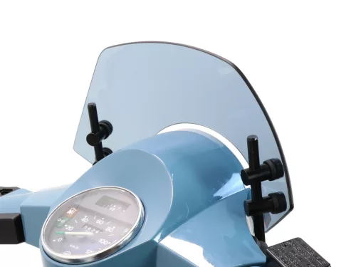 Szélvédő fekete konzolokkal Moto Nostra w=340mm, h=105mm Vespa PX80, PX125, PX150, PX200, LML 125/150 Star/Stella szürke színű, sötétített szürke szélvédő