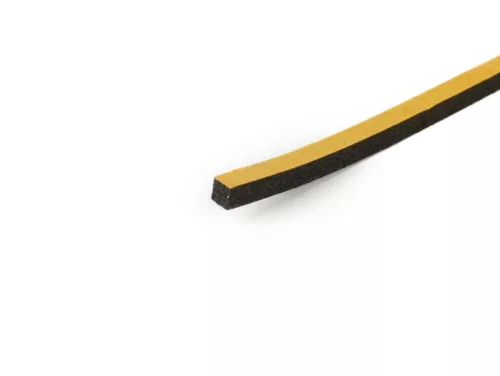 Neoprén szalag öntapadós Moto Nostra 400x4x4mm használt tömítés a hátsó lámpa és a Vespa GTS 125-300 kerethez.