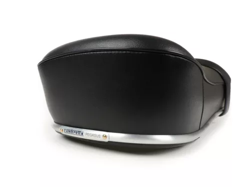Ülés BGM PRO Pegasus alumínium díszítéssel és pajzzsal Lambretta LI, LI S, SX, TV, DL, GP fekete