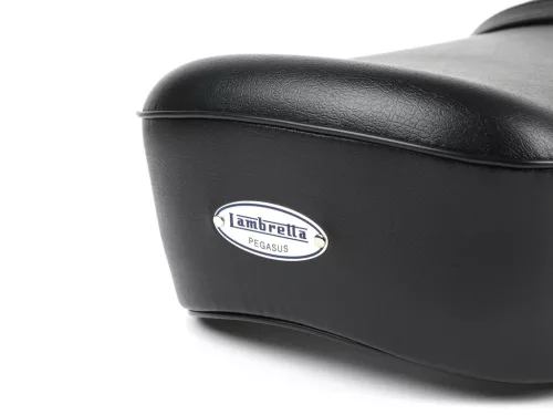 Ülés BGM PRO Pegasus pajzzsal és szegecselt Lambretta LI, LI S, SX, TV, DL, GP fekete