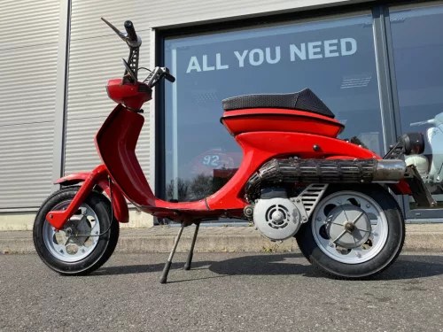 Ülés BGM PRO, Fastback Lambretta Lui 50 C/CL, Lui 75 S/SL, Vega, Cometa dombornyomott szárnyakkal