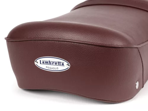 Ülés BGM PRO Pegasus pajzzsal és szegecsekkel Lambretta LI, LI S, SX, TV, DL, GP barna