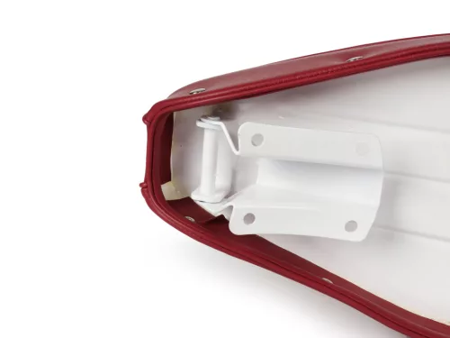 Ülés BGM PRO Pegasus pajzzsal és szegecsekkel Lambretta LI, LI S, SX, TV, DL, GP piros