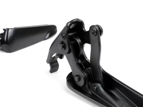 Moto Nostra lábtartó készlet fekete matt/fekete matt a Vespa GT, GTL, GTS 125-300, GTV modellekhez