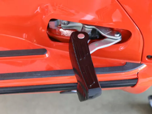 Moto Nostra CNC lábtartó szett, fekete, fényes Vespa GT, GTL, GTS 125-300, GTV