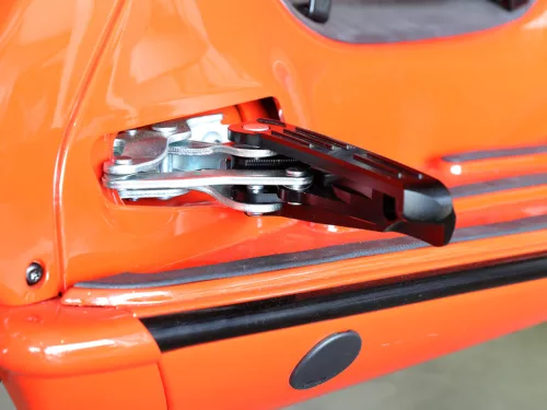 Moto Nostra CNC lábtartó szett, fekete, fényes Vespa GT, GTL, GTS 125-300, GTV