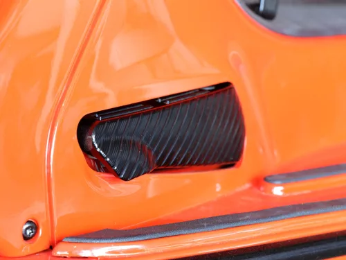 Lábtámasz készlet Moto Nostra CNC, fekete matt Vespa GT, GTL, GTS 125-300, GTV