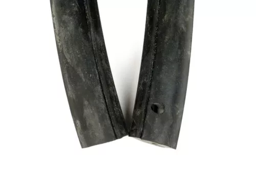 Oldalsó motorháztető gumi BGM eredeti Vespa PX, Vespa T5 125ccm fekete / balra