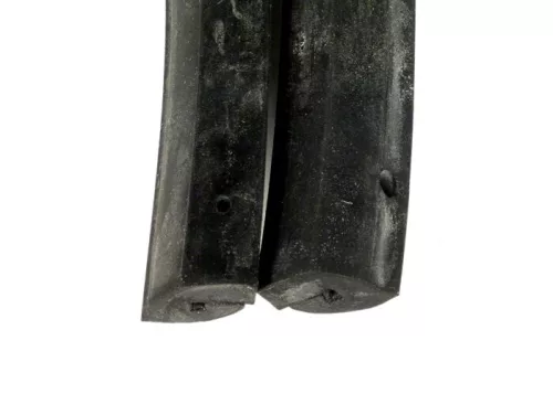 Oldalsó motorháztető gumi BGM eredeti Vespa PX, Vespa T5 125ccm fekete / balra